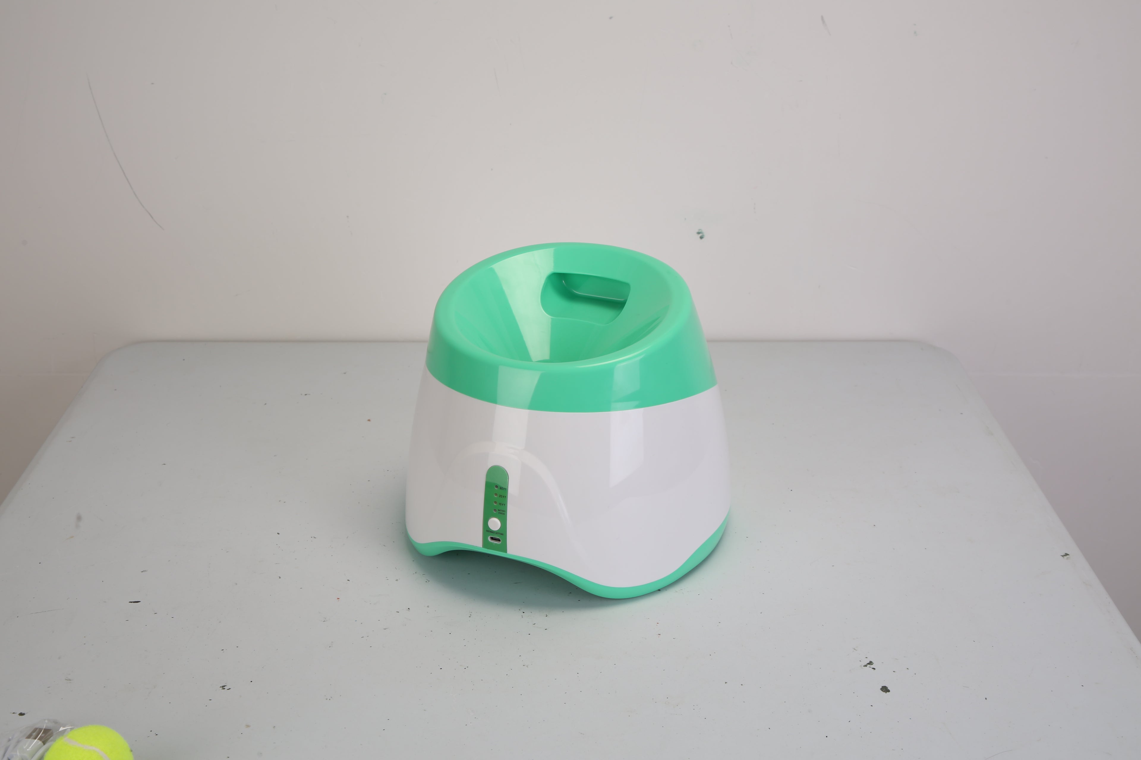 Automatic Dog Ball Launcher – 3 Distances, 6 Tennis Balls Included